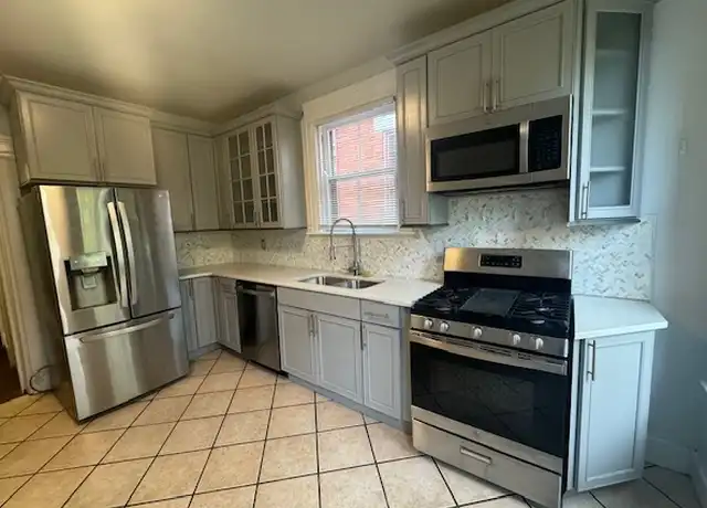 Property at 4560 N Edgewood Ave Unit 2, Cincinnati, OH, 45232, 3 beds, 1 bath, [object Object]