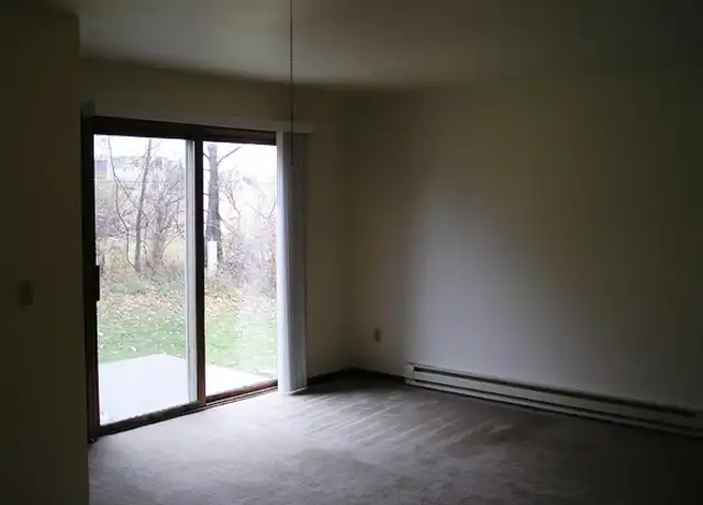 Property at 28 Pine Ridge Ct Unit 4, Watertown, WI, 53094, 2 beds, 1.5 baths, [object Object]