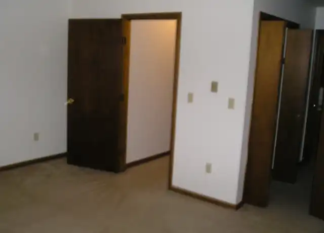 Property at 28 Pine Ridge Ct Unit 4, Watertown, WI, 53094, 2 beds, 1.5 baths, [object Object]