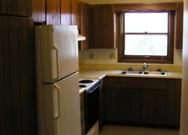 Property at 28 Pine Ridge Ct Unit 4, Watertown, WI, 53094, 2 beds, 1.5 baths, [object Object]