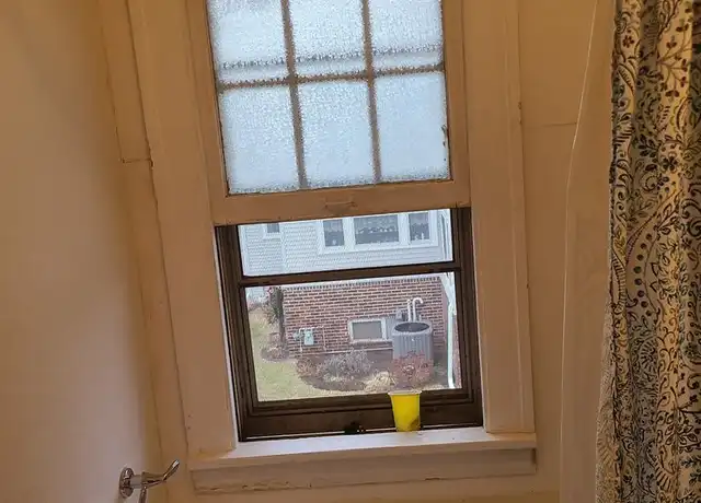Property at 102 W Arlington St Apt 3, Waterloo, IA, 50703, 1 bed, 1 bath, [object Object]