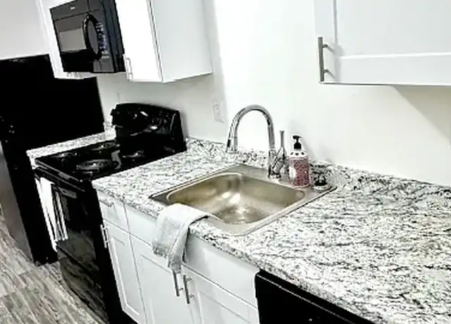 Property at West Liberty Point - 1320 McCullough St, Rantoul, IL, 61866, 1-2 bed, 1 bath, [object Object]