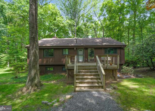 Photo of 10901 Crossview Dr, Great Falls, VA 22066