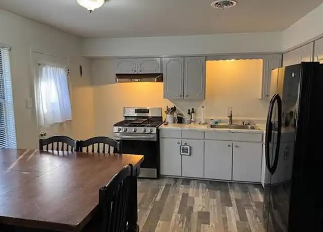 Property at 2490 Crescent Dr, Paris, TX, 75460, 2 beds, 1.5 baths, [object Object]