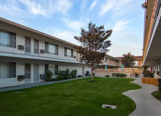 Photo of 15527 Woodruff Ave, Bellflower, CA 90706