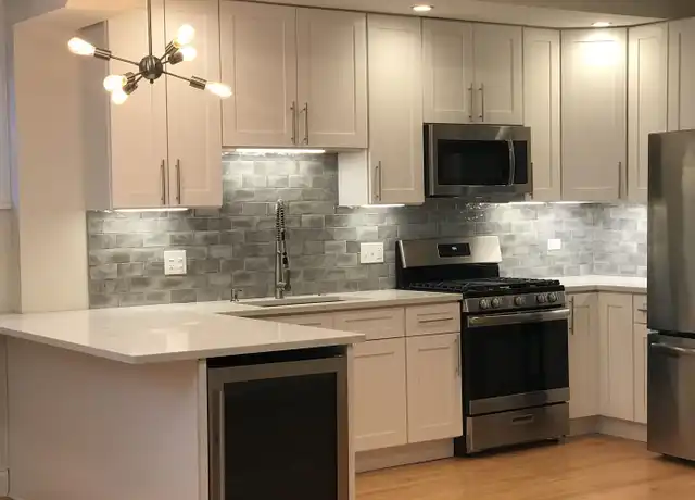 Property at 846 N Hermitage Ave Unit 1R, Chicago, IL, 60622, 3 beds, 2 baths, [object Object]