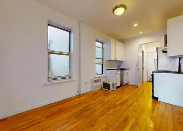 Property at 26 King St, New York, NY, 10014, 2 beds, 1 bath, [object Object]