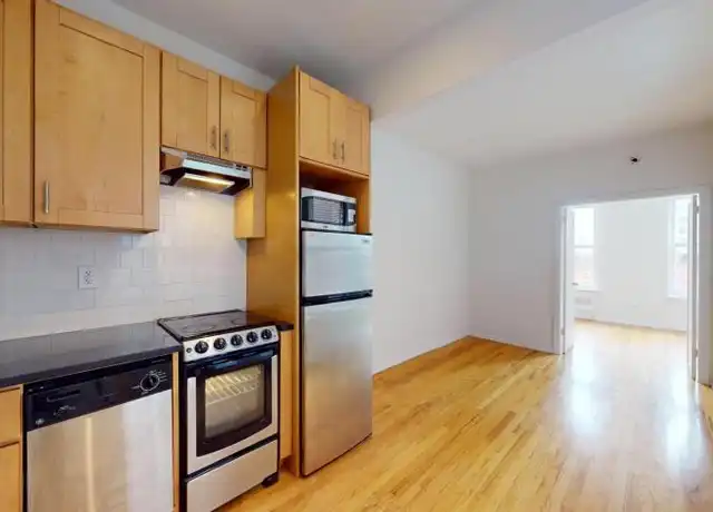 Property at 26 King St, New York, NY, 10014, 2 beds, 1 bath, [object Object]