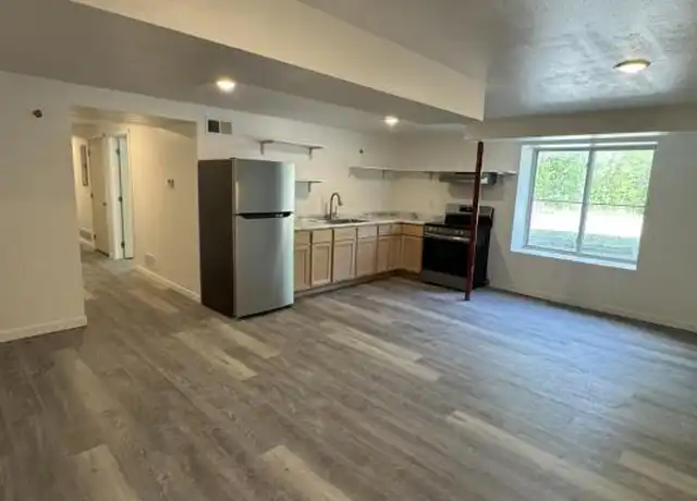 Property at 2501 24th St, Des Moines, IA, 50310, 2 beds, 1 bath, [object Object]