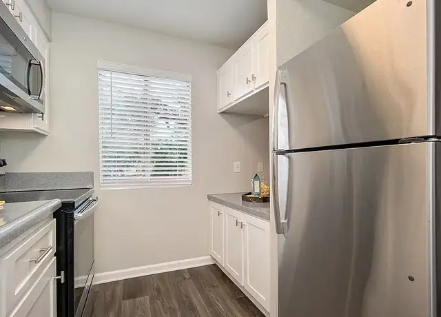 Photo of 800 Saint Charles Dr, Thousand Oaks, CA 91360