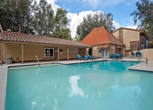 Photo of 800 Saint Charles Dr, Thousand Oaks, CA 91360