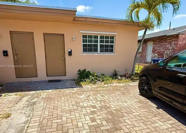 Property at 823 NW 9th St Unit 825, Hallandale Beach, FL, 33009, 1 bed, 1 bath, [object Object]