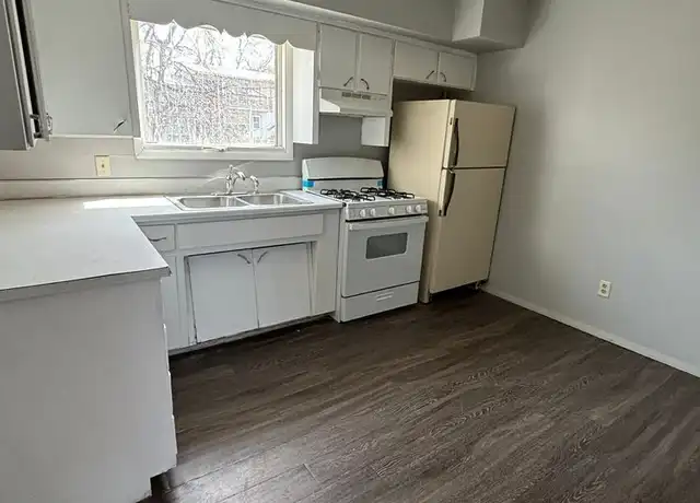 Property at 821 W 8th St, Waterloo, IA, 50702, 1 bed, 1 bath, [object Object]