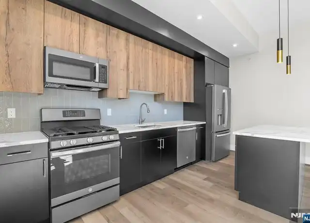 Property at 2021 Jones Rd Unit 301, Fort Lee, NJ, 07024, 1 bed, 1 bath, [object Object]