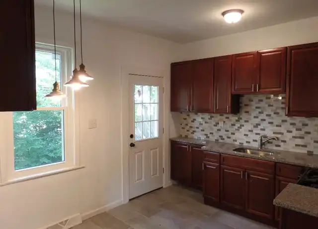Property at 330 Berkley Ave Apt 1, Palmyra, NJ, 08065, 3 beds, 1 bath, [object Object]