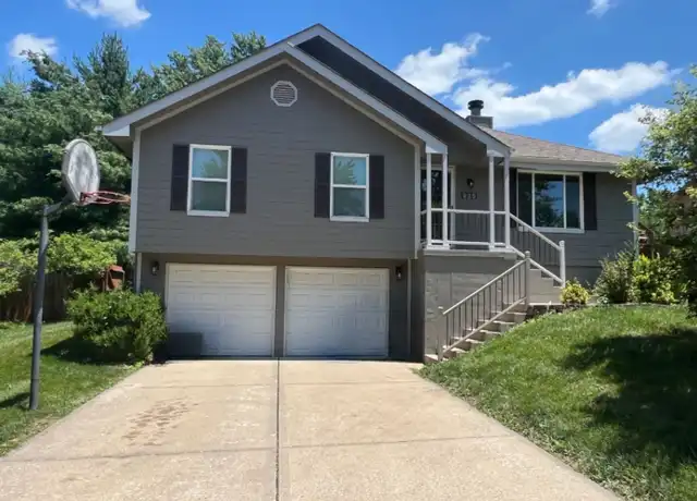 Property at 925 NE Carousel Ln, Lees Summit, MO, 64086, 3 beds, 2 baths, [object Object]