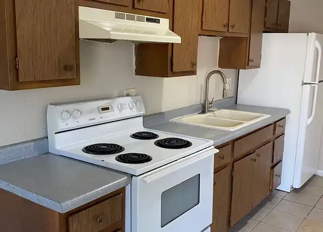 Property at 900 Elder Ln Unit 5, Des Moines, IA, 50315, 1 bed, 1 bath, [object Object]