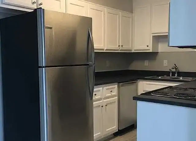Property at Queens Court Apartments - 220 W Queen St, Hampton, VA, 23669, 1 bed, 1 bath, [object Object]