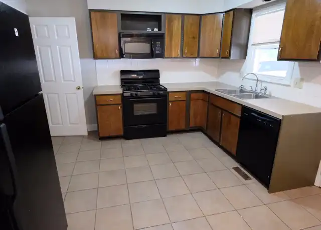 Property at 209 Eisenhower Dr Unit 209-4, Bloomington, IL, 61701, 2 beds, 1 bath, [object Object]