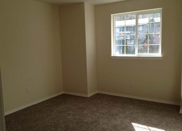Photo of 215 Mashell Ave S, Eatonville, WA 98328