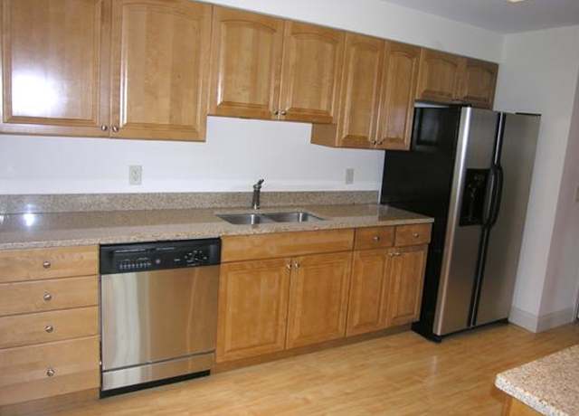 Photo of 4 Abbott Ln Unit 2, Concord, MA 01742