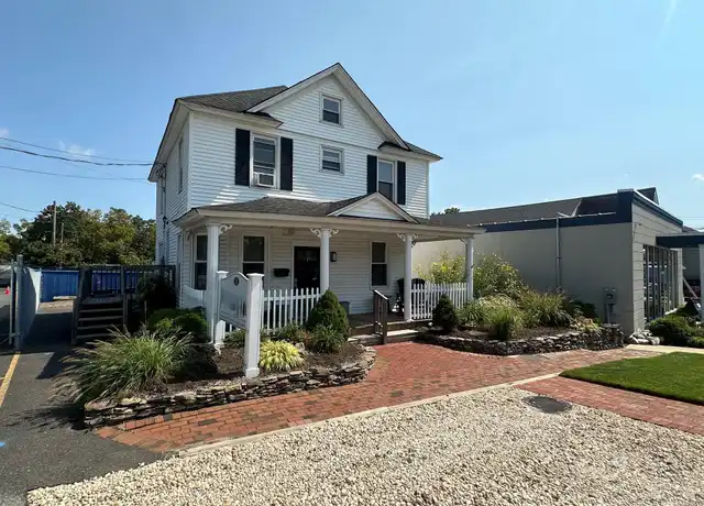 Property at 23 Bellemeade Ave Unit 2, Smithtown, NY, 11787, 2 beds, 1 bath, [object Object]