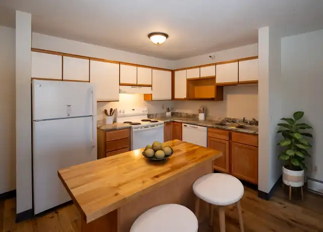 Property at 201 31st St SW Unit 20, Austin, MN, 55912, 3 beds, 1 bath, [object Object]