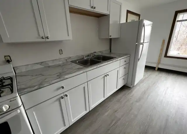 Property at 421 6th Ave Unit 3, Coralville, IA, 52241, 1 bed, 1 bath, [object Object]