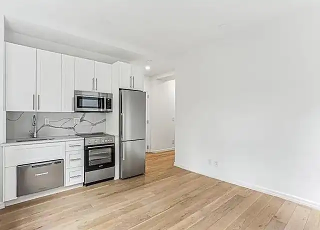 Property at 160 E 48th St Unit 9Z, New York, NY, 10017, 1 bed, 1 bath, [object Object]
