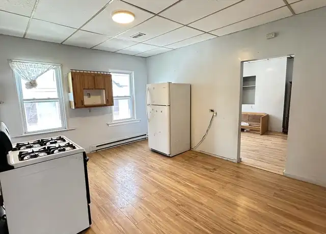 Property at 16 Walnut St Unit 4, Lowell, MA, 01852, 2 beds, 1 bath, [object Object]