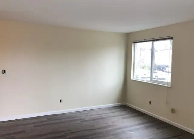 Property at 445 SW 156th St, Burien, WA, 98166, 1 bed, 1 bath, [object Object]
