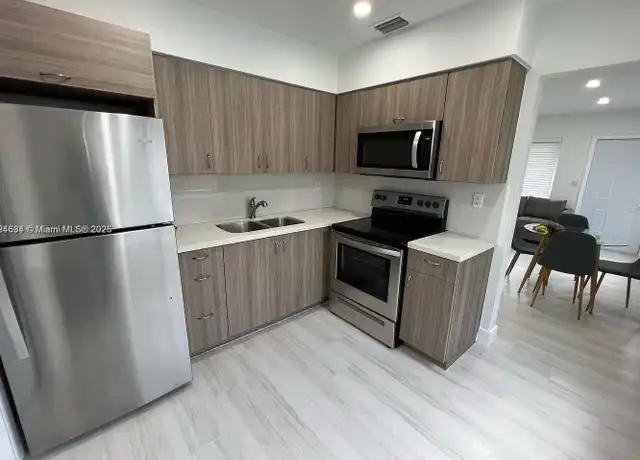 Property at 1910 Thomas St Unit 2, Hollywood, FL, 33020, 2 beds, 1 bath, [object Object]