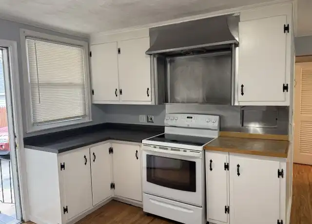 Property at 24 Blodget St, Manchester, NH, 03104, 3 beds, 1.5 baths, [object Object]