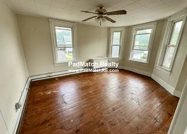 Property at 29 Fiske St Unit 2, Southbridge, MA, 01550, 4 beds, 1 bath, [object Object]