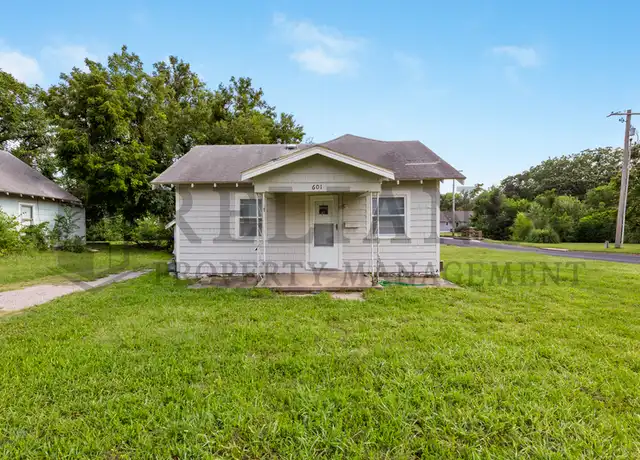 Property at 601 SE 5th St, Newton, KS, 67114, 1 bed, 1 bath, [object Object]