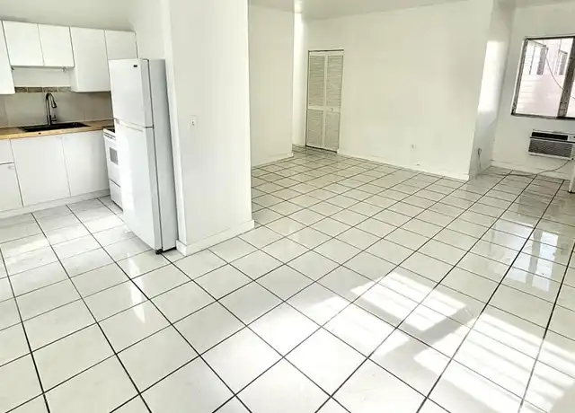 Property at 25 Navarre Ave, Coral Gables, FL, 33134, 1 bed, 1 bath, [object Object]