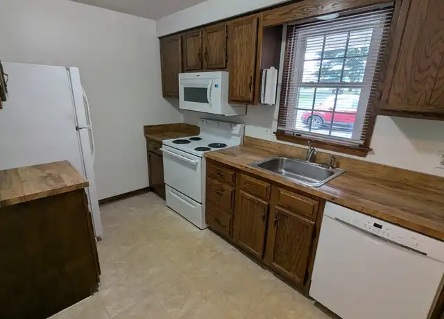 Property at 404 N Main St Unit B, Manchester, CT, 06042, 1 bed, 1 bath, [object Object]