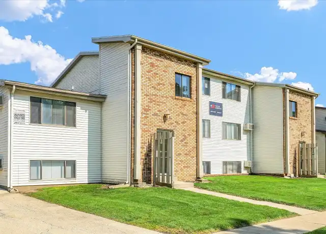 Property at 714 Arcadia Dr Unit 8, Bloomington, IL, 61704, 1 bed, 1 bath, [object Object]