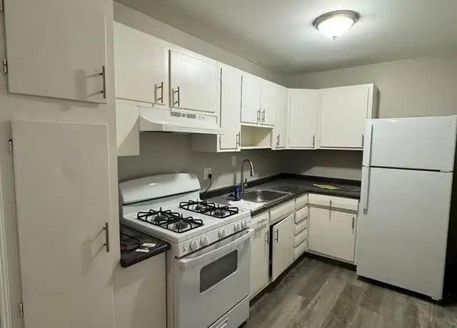 Property at 126 S Franklin St Unit 11, Delaware, OH, 43015, 1 bed, 1 bath, [object Object]