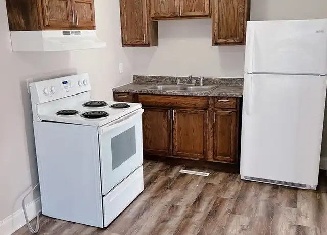 Property at 3102 Summit Ave Unit M, Greensboro, NC, 27405, 3 beds, 1 bath, [object Object]