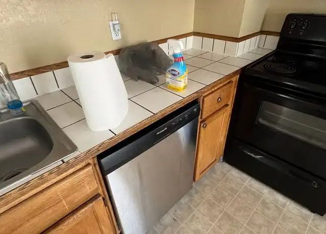 Property at 416 Cascade St Unit 2 Second Floor, Erie, PA, 16507, 2 beds, 1 bath, [object Object]