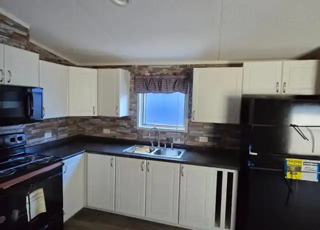 Property at 180 Carter Pl SW, Milledgeville, GA, 31061, 3 beds, 2 baths, [object Object]