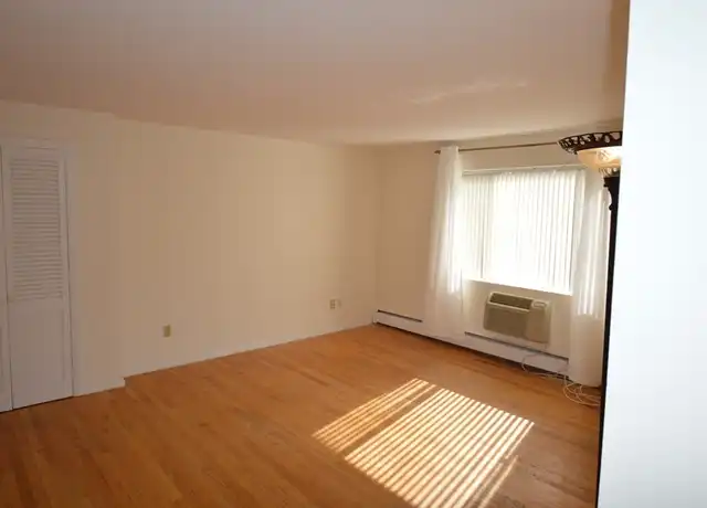 Property at 54 Bryon Rd #4, Chestnut Hill, MA, 02467, 1 bed, 1 bath, [object Object]