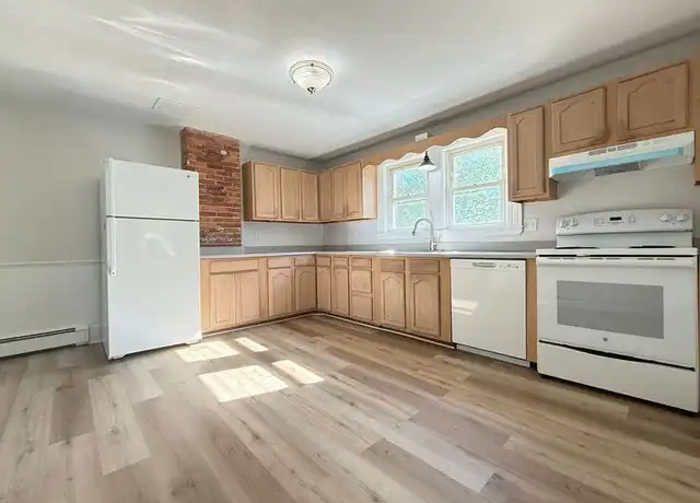 Property at 210 Main St, Somersworth, NH, 03878, 3 beds, 1 bath, [object Object]