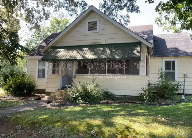 Property at 1311 E 30th St, Sheffield, AL, 35660, 3 beds, 1 bath, [object Object]