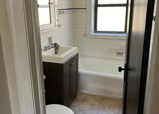 Property at 7830 S East End Ave Unit 7830-3W, Chicago, IL, 60649, 1 bed, 1 bath, [object Object]