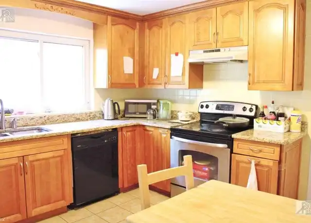 Property at 106 Manet Rd, Chestnut Hill, MA, 02467, 3 beds, 1 bath, [object Object]