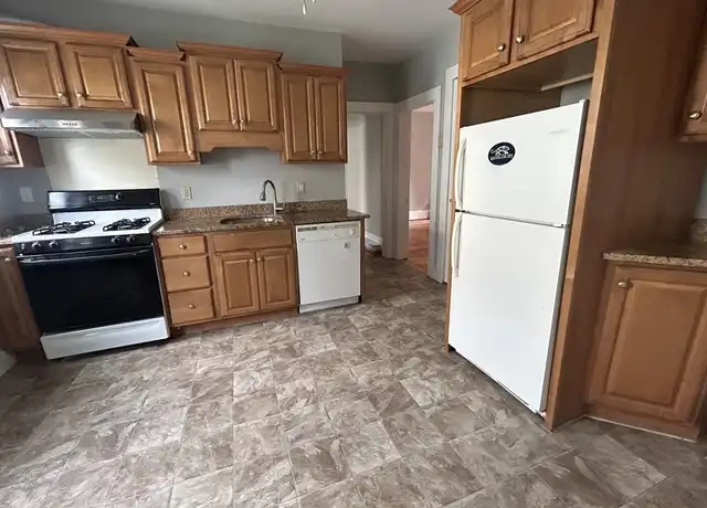 Property at 82 Conwell Ave Unit 2, Somerville, MA, 02144, 3 beds, 1.5 baths, [object Object]