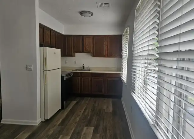 Property at 100 Quarry Rd, Hamburg, NJ, 07419, 1 bed, 1 bath, [object Object]