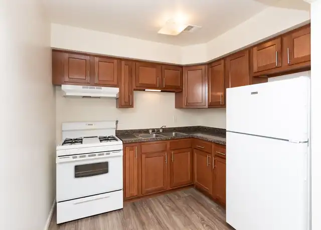 Property at The Vue@214 - 214 Napoleon Rd, Bowling Green, OH, 43402, 0-1 beds, 1 bath, [object Object]